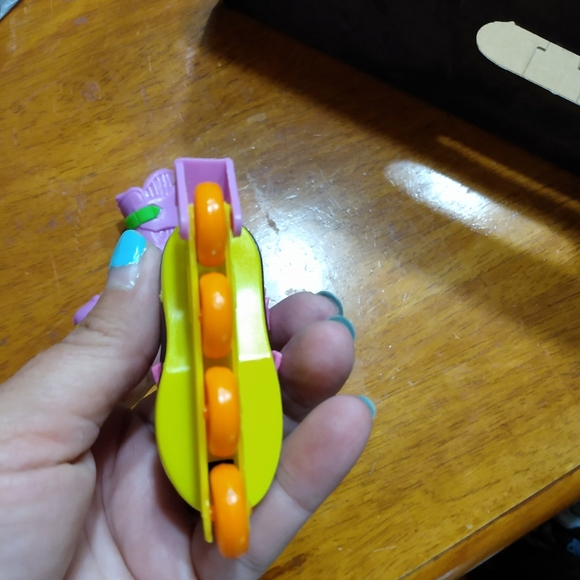 2 Vintage Tools Blazing Blades Candy Container Rollerblades - Picture 5 of 8